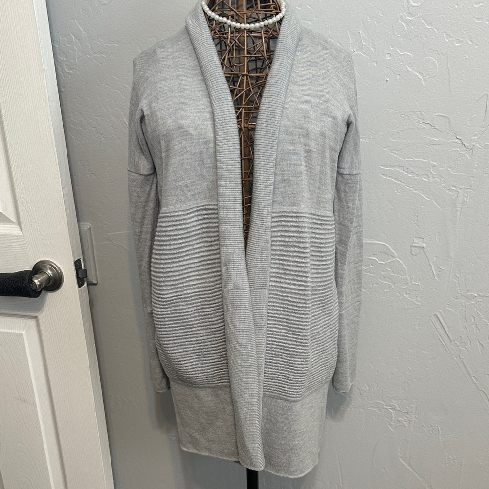 Lululemon athletica Gray Cardigan open front Sweater size 4. 100% wool